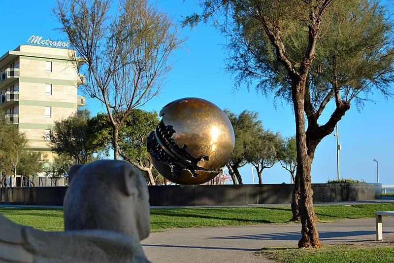 Sfera Grande di Pomodoro